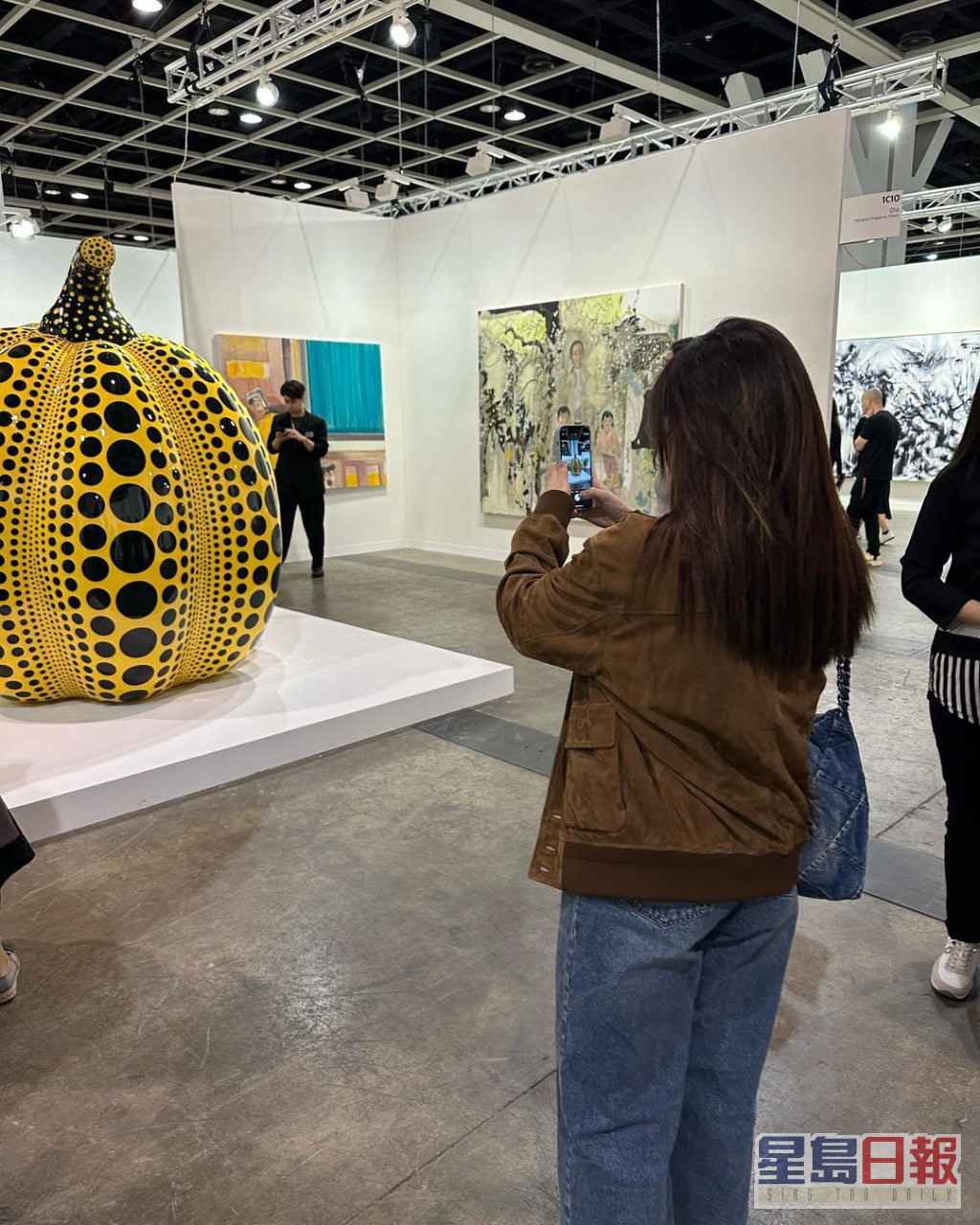 秀桦与艺术家见面外，在Art Basel都有欣赏艺术品。
