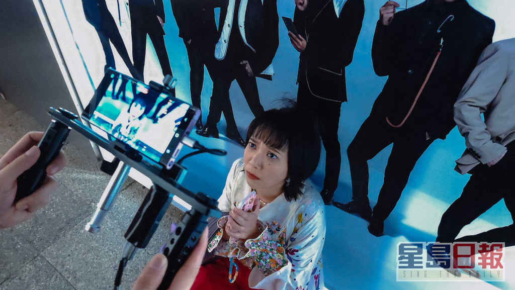 张敬轩拍摄以黑夜为题材的「手机电影」《前夫的爱》。