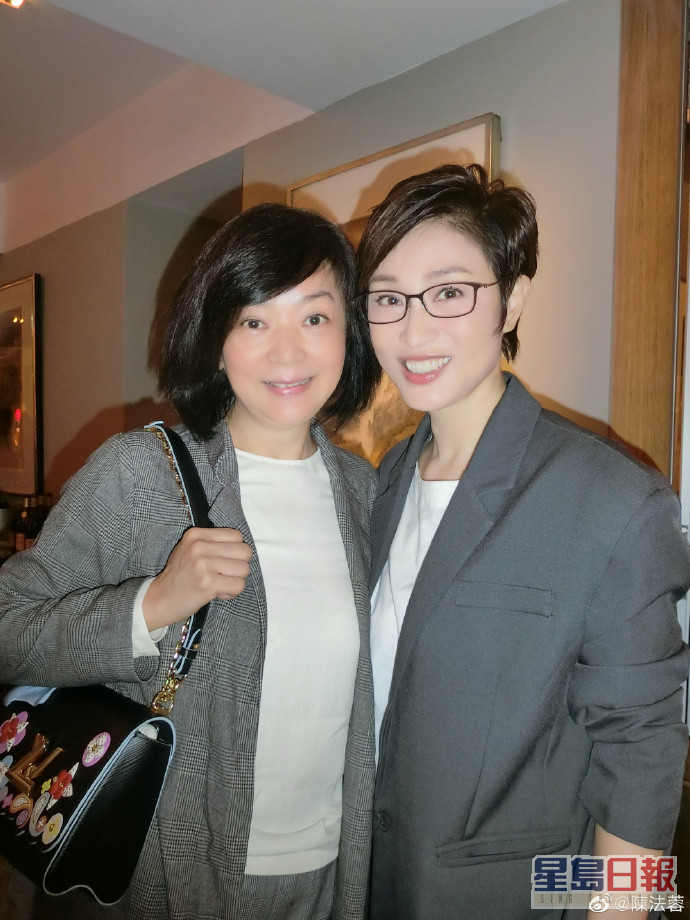 网民大赞两大女神陈玉莲（左）和陈法蓉靓样不变。