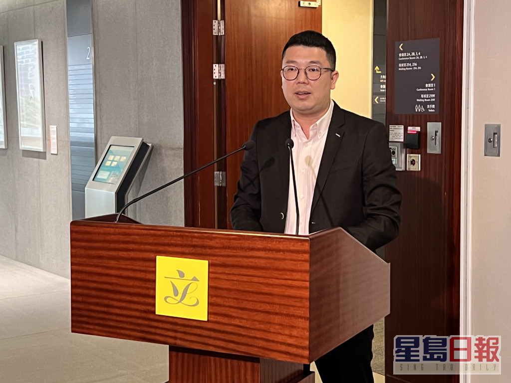 刘国勋表示不少公司均向他查询，可如何参加项目发展。郭咏欣摄