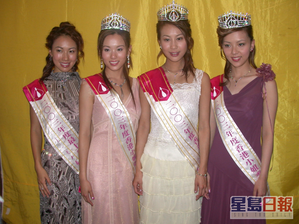 曹敏莉（右二）于《2003香港小姐竞选》除了获得冠军，亦夺得「国际亲善小姐」、「钻石肌肤奖」、「芙蓉美态奖」及「完美组合奖」，成为「5料冠军」。