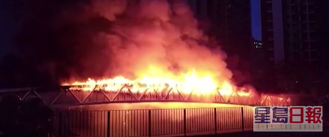 中華電力位於元朗宏樂街一條電纜橋，昨晚失火。