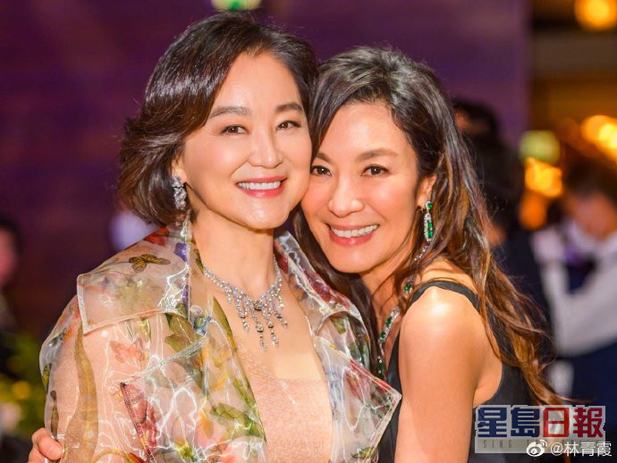 林青霞与杨紫琼两大影坛巨星在社交网晒出合照，但原来从未曾在电影中合作。