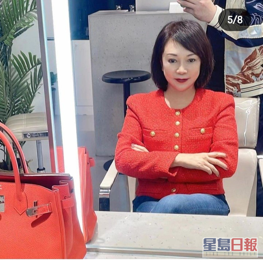 林作妈王莉妮远赴哈尔滨买袋。
