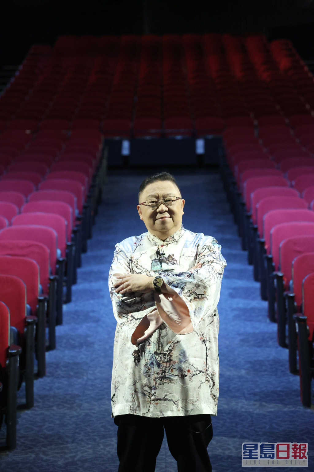 李居明剛同新光戲院續約3年，好戲會陸續有來。
