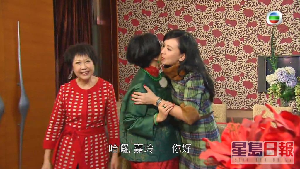 曾華倩情人節大晒與梁朝偉的情侶照被批評後，有內地網民重溫她2011年在TVB節目《May姐有請》訪問當時剛榮升金像影后的劉嘉玲。  ​