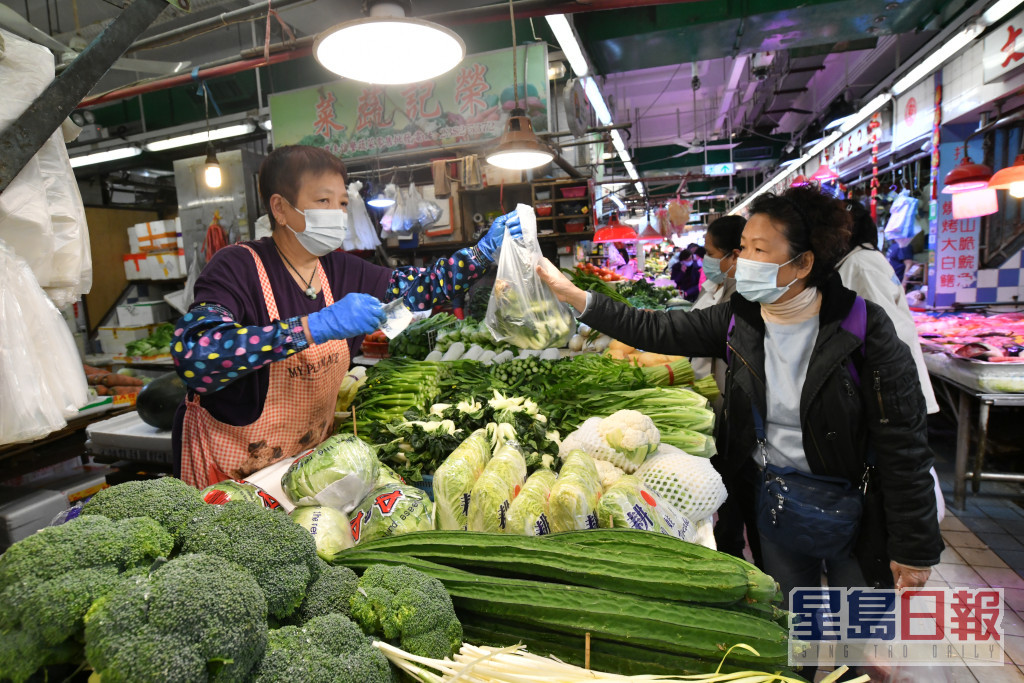 亦有市民稱今年物價較平日增加。盧江球攝