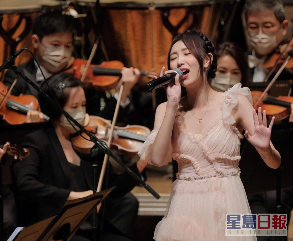 Windy在《廖國敏× Johnny Yim 時光漫遊音樂會》代替Gigi演唱仍有好表現。