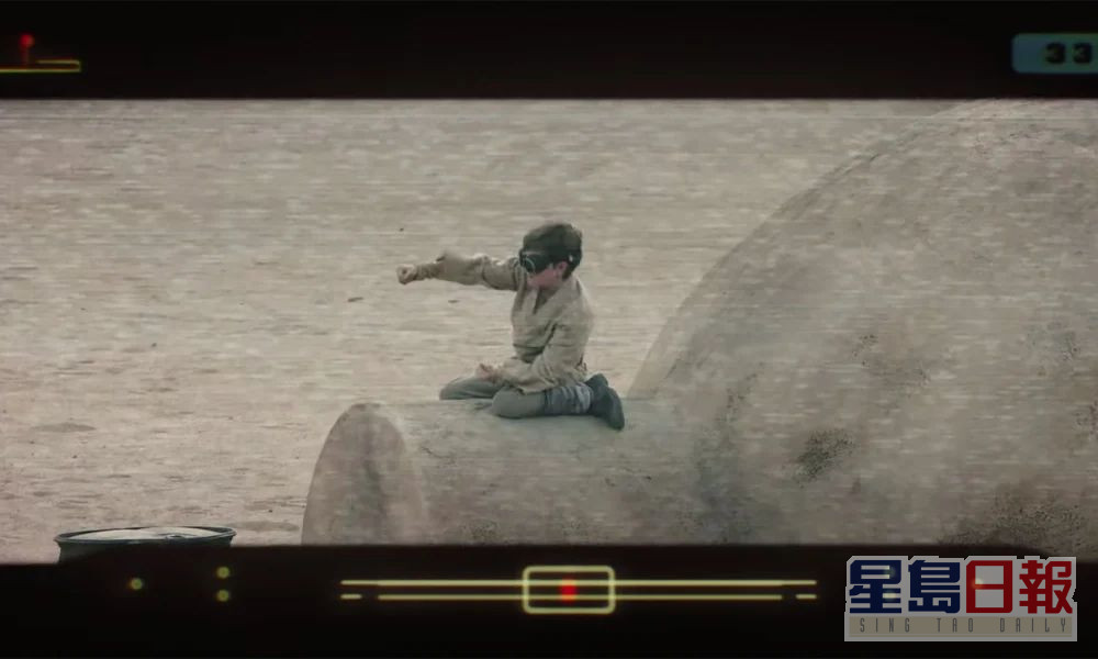 Obi-Wan只能透過望遠鏡遠望昔日徒弟Luke Skywalker的兒子Anakin Skywalker。