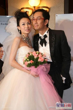 吳啟華與石洋子於2007年結婚，但敵不過七年之癢。