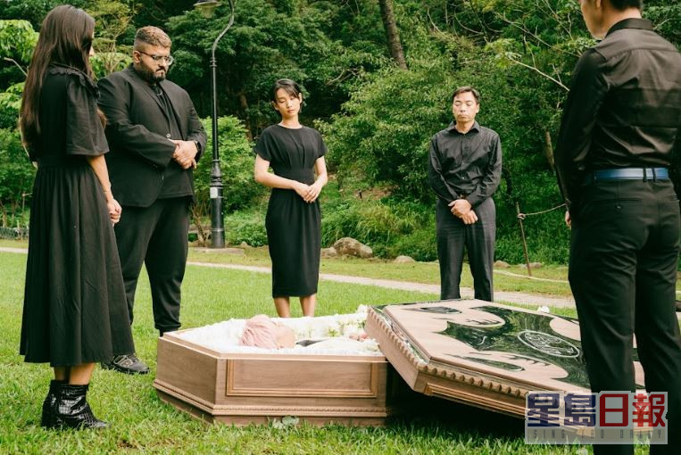 葬禮一幕。