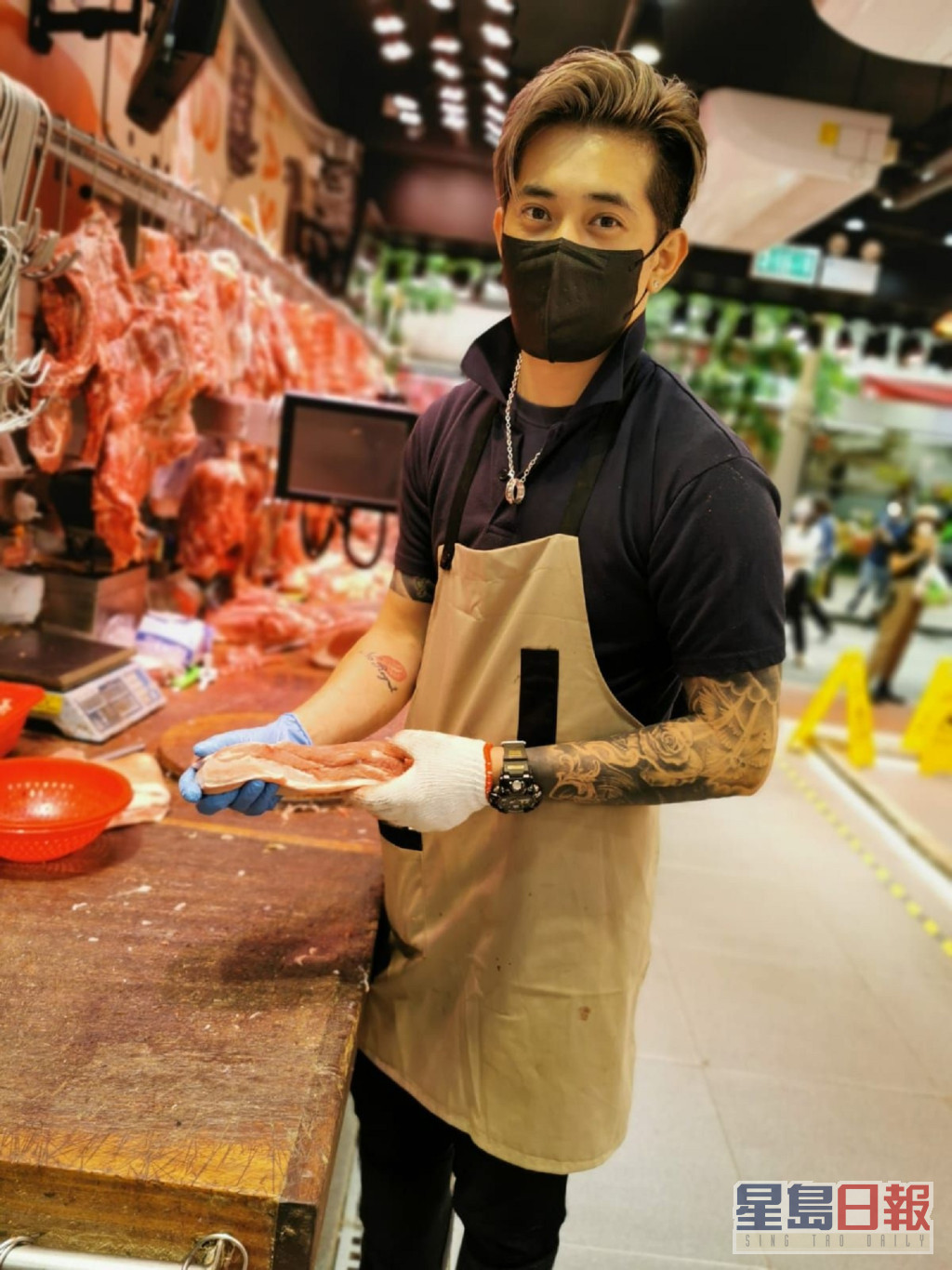 网民儿子受到「荃湾猪肉档AK」刘宋威啓发，作文《我的志愿》填猪肉切割员。资料图片