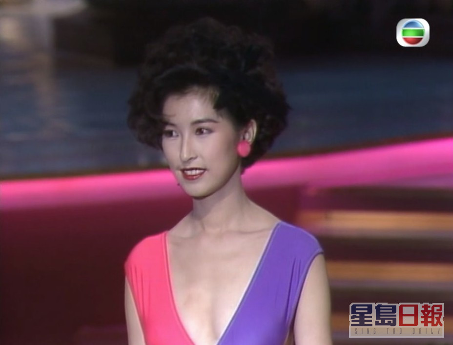 《1991香港小姐競選》泳裝有Deep V。