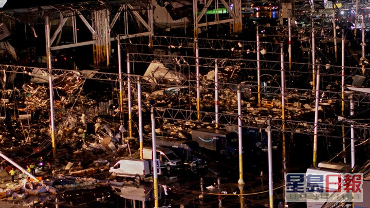 亚马逊的仓库被龙卷风摧毁。路透社图片