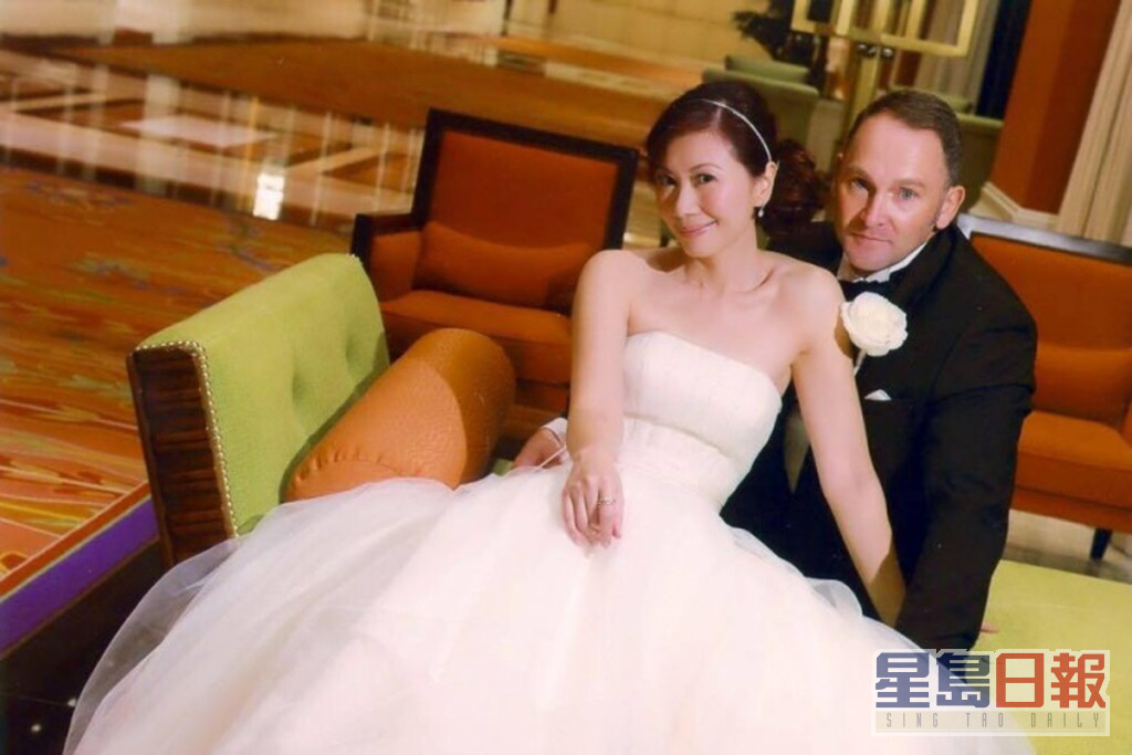 杨宝玲喺2015年与英籍初恋情人Gavin结婚。