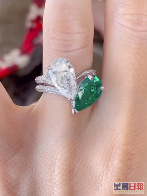 MGK为美瑾设计双宝石的订婚戒指。