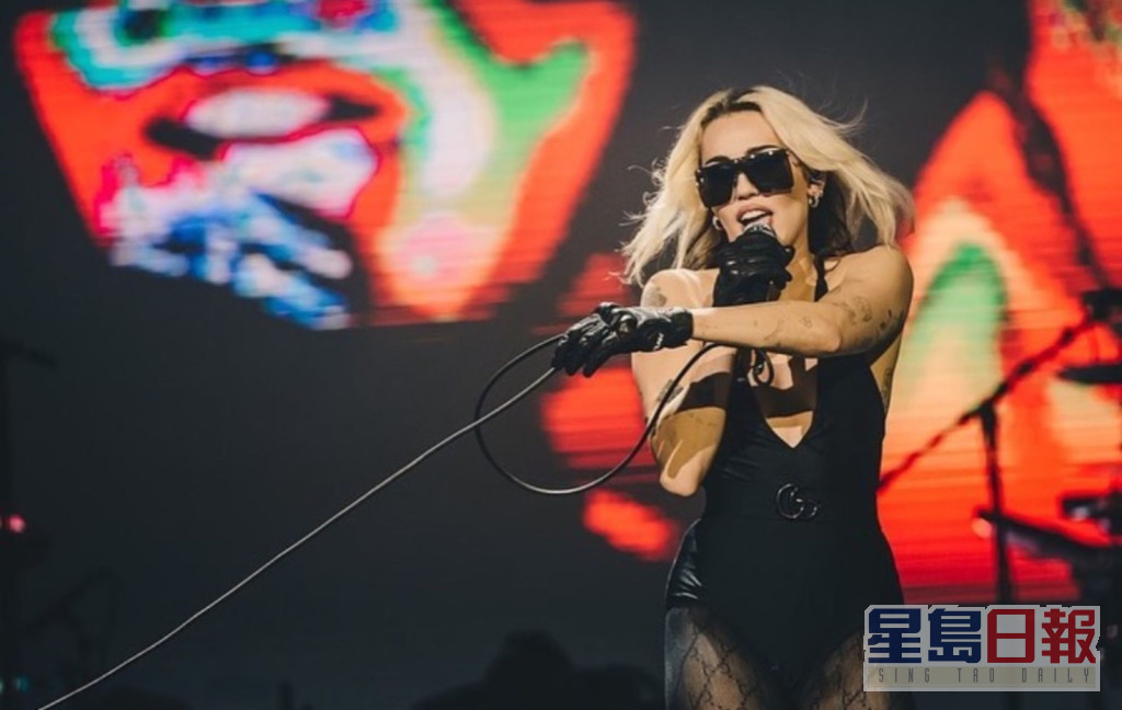 Miley在巴西Lollapalooza音樂節演出，更在台上幫人求婚。