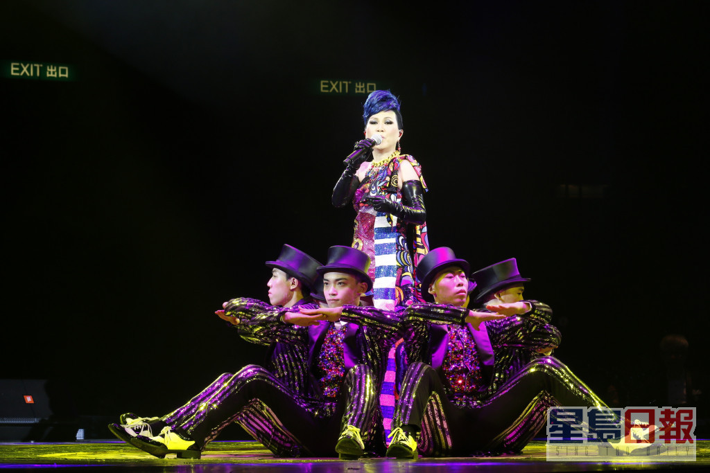 2015年顧嘉煇在紅館舉行「顧嘉煇榮休盛典演唱會」，多位歌手參加演出。