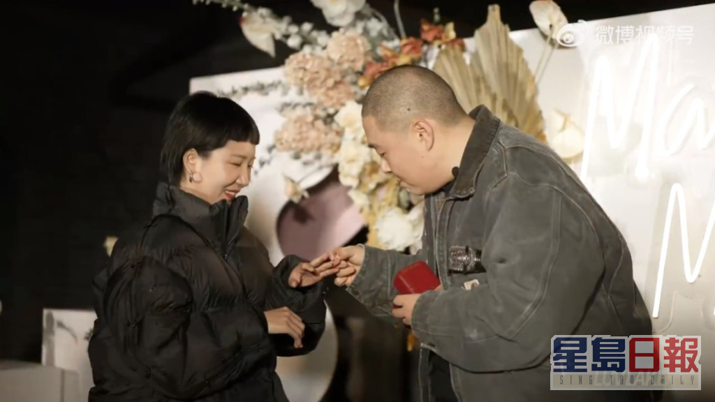 去年4月，郝劭文向内地化妆师女友林宁瑞求婚成功。