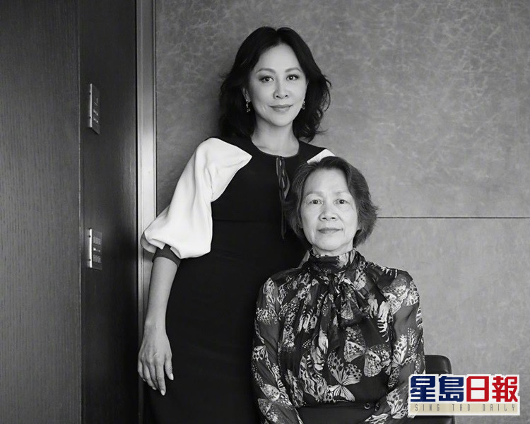 刘嘉玲与妈妈的关系好好。