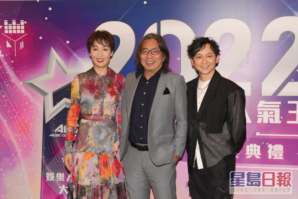 剧集《下流上车族》亦夺得「最佳电视剧集」，林敏骢（中）及江美仪（左）分别夺得电视界别的人气男、女演员。