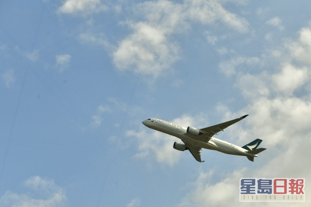 國泰等本地航空公司都接受以電子支付購買機票。資料圖片