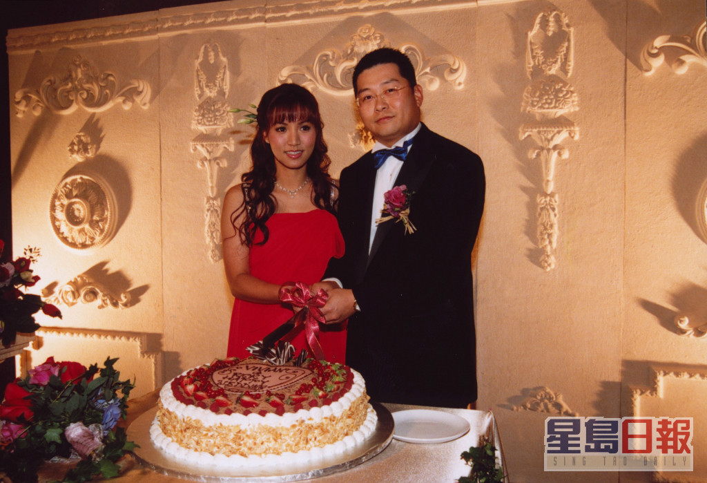 2002年结婚。