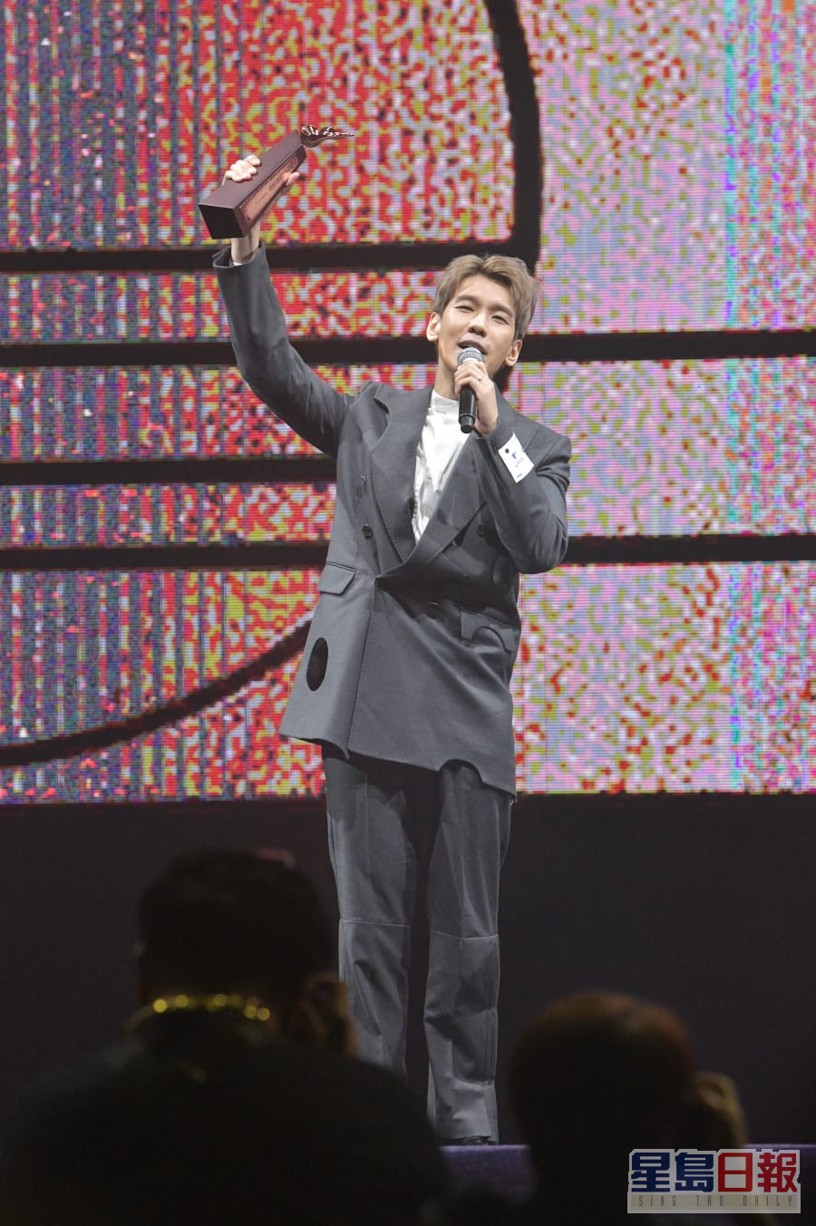 林奕匡夺「叱咤乐坛唱作人」铜奖，相隔3年再上台实是得来不易。
