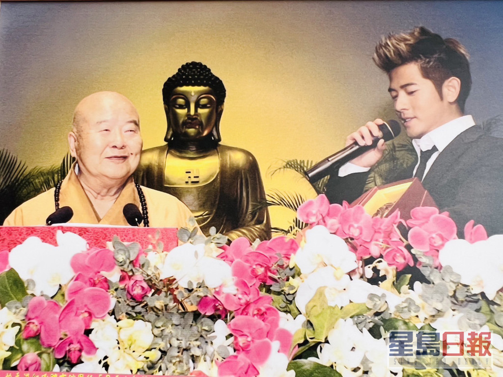 2002年香港红墈体育馆举行「星云大师佛教唱颂讲座」，他亦有参加。
