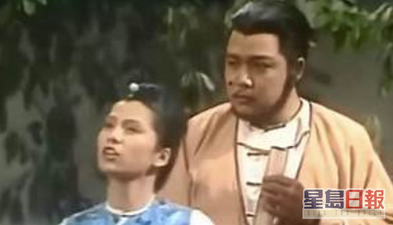 在TVB经典剧《天师执位》饰演「大粒癦」。