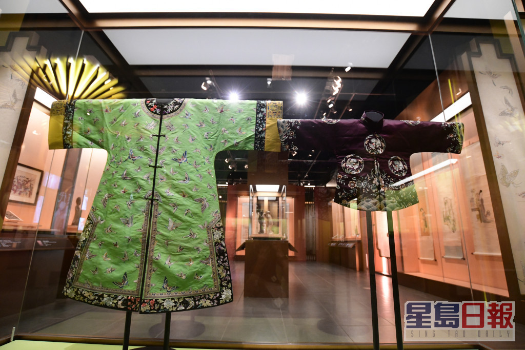 展览涵盖商代至二十世纪初女性织绣、服装饰物等作品。伍明辉摄
