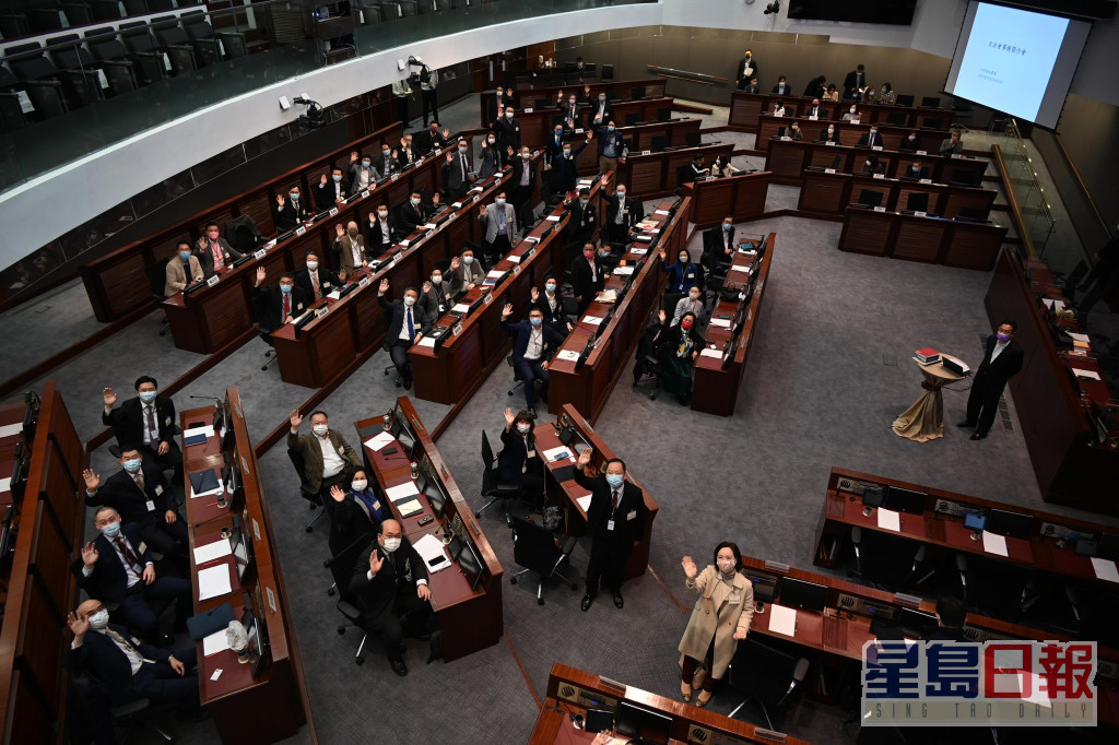 多名候任议员出席简介会。