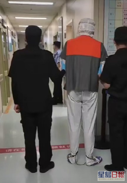 网上曾流传吴亦凡到医院的照片，更指吴亦凡因在狱中被欺凌暴打而到医院治疗。