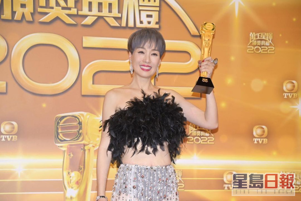 江美仪在《万千星辉颁奖典礼2022》如愿勇夺视后。