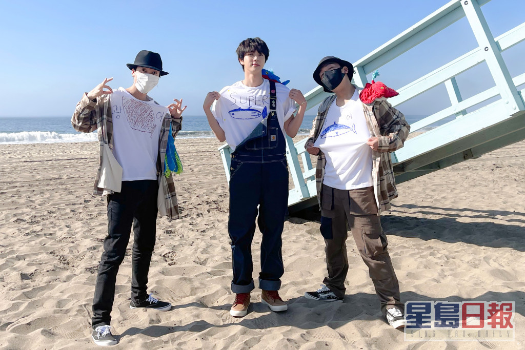 Jin的《Super Tuna》歌词中提到「东海」，惹起日本Fans对海域的主权感不满。