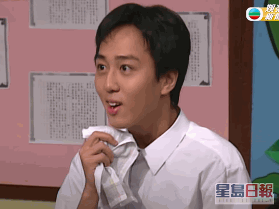 戴耀明在1992報讀亞視藝訓班，到1994加入TVB做藝人。