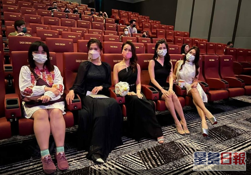 阿儀跟亞姐陳美儀、梁欣娟、袁群有、譚夢娜在大馬出席首映活動。