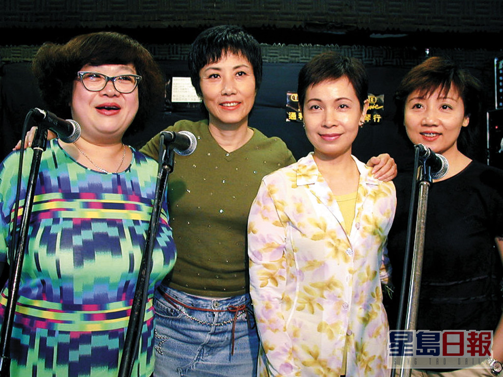肥姐在2000年舉行入行40周年演唱會，四大金花再在台上重聚！
