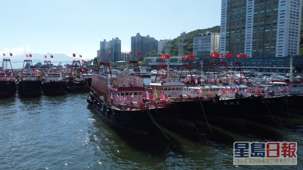 25艘大渔船下周二巡游维港贺回归。