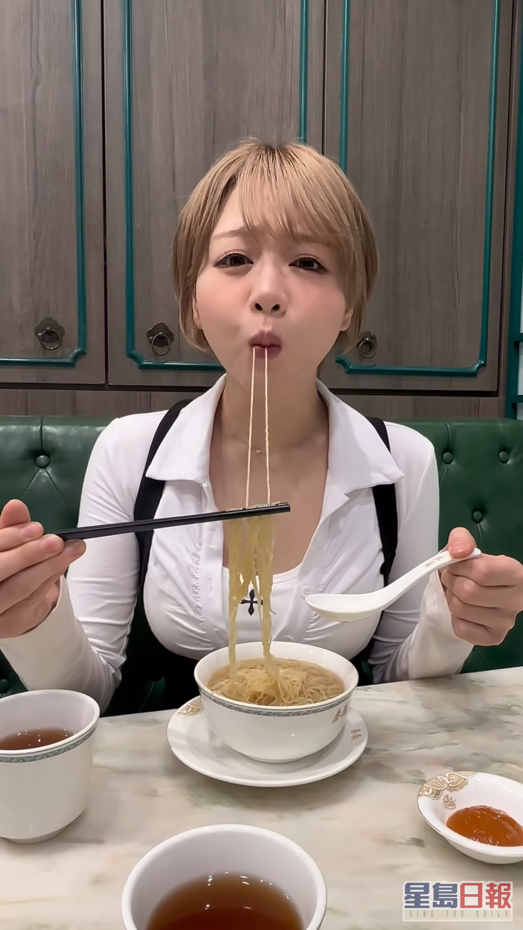 長長啲麵條對食開拉麵嘅日本人竟然都係一個大挑戰。