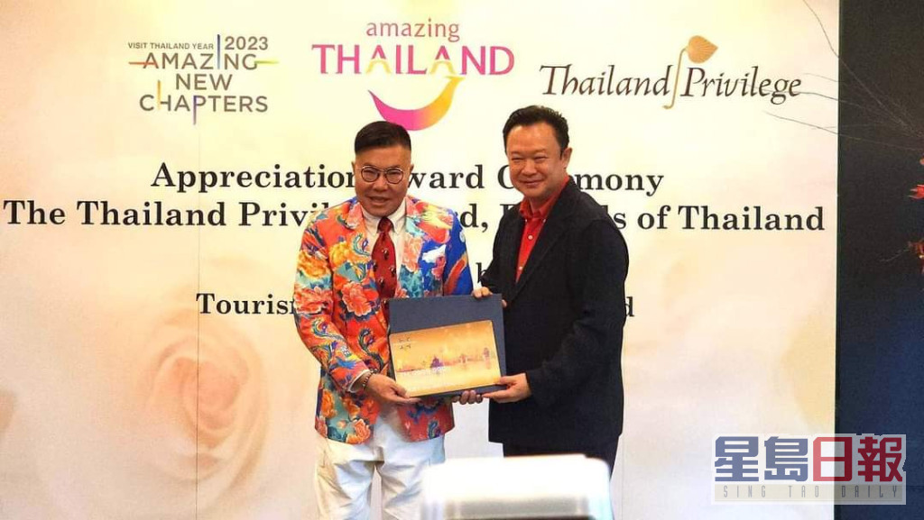 其实十年前胡慧冲曾获颁发泰国旅游大使。