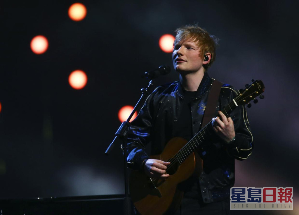 英国唱作才子Ed Sheeran正在爱尔兰举行巡唱，透过视像为Billboard演出。