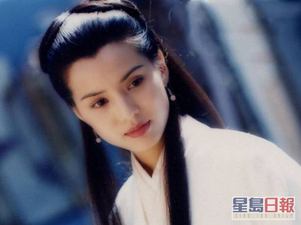 李若彤在1995年版本的剧集《神雕侠侣》中饰演「小龙女」，气质令人难忘。