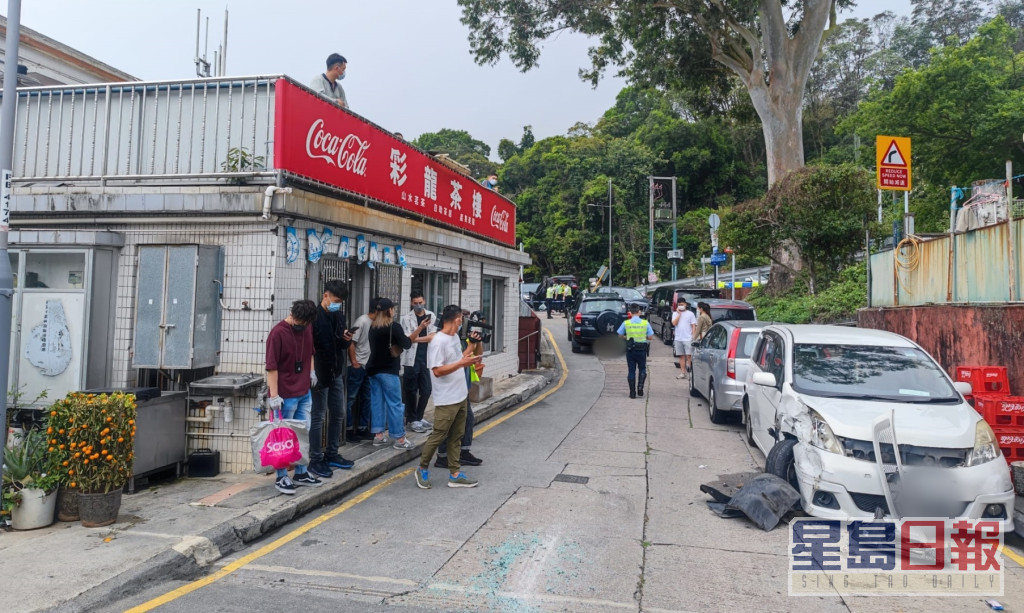 多輛車被撞受損。梁國峰攝