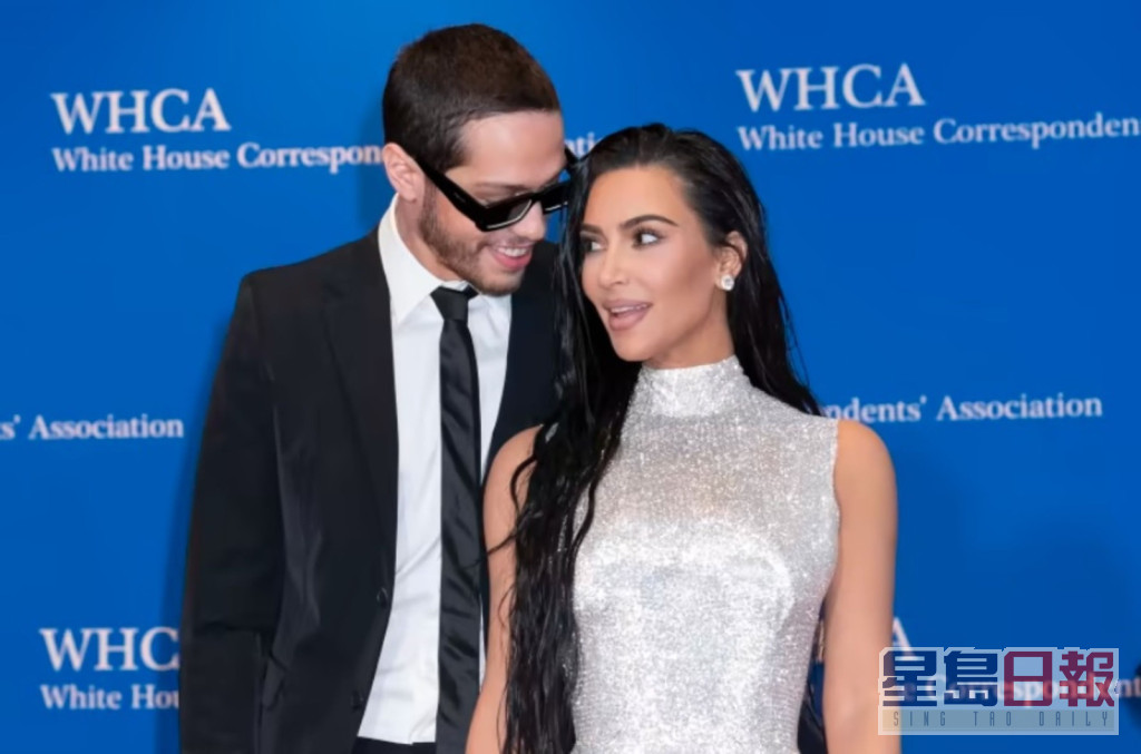 Kim Kardashian与男友Pete Davidson拍拖出席。