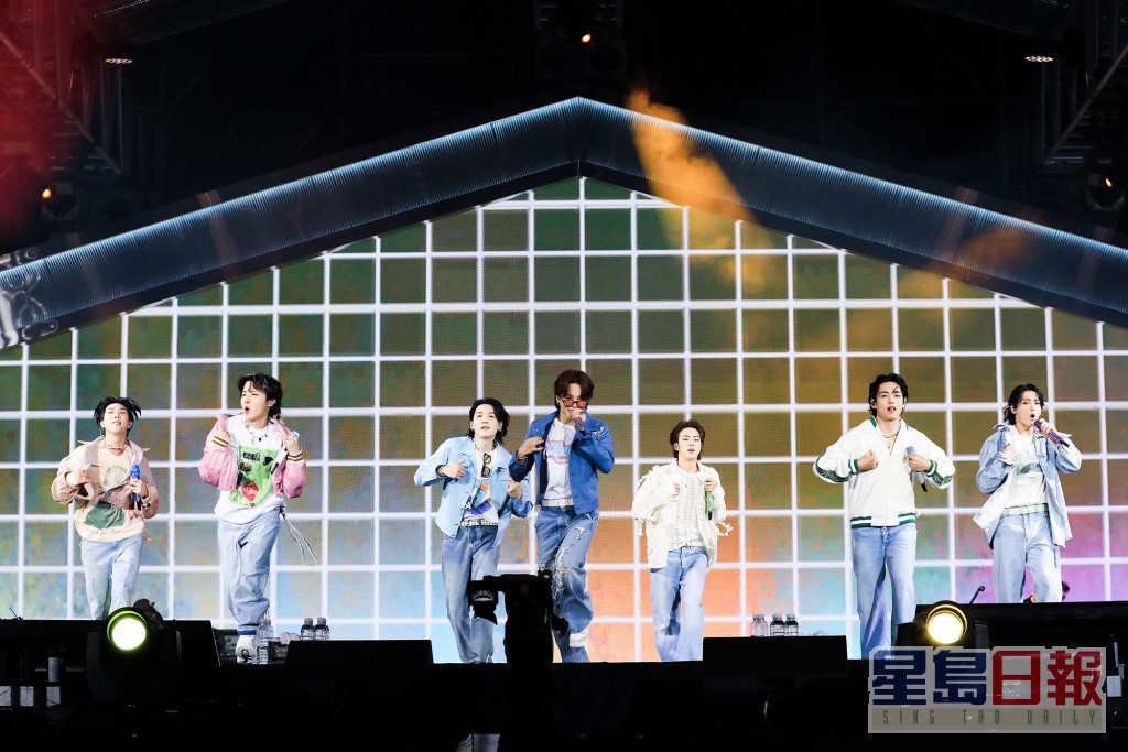 上周六，防彈少年團在釜山亞運會主競技場舉辦10萬人演唱會。