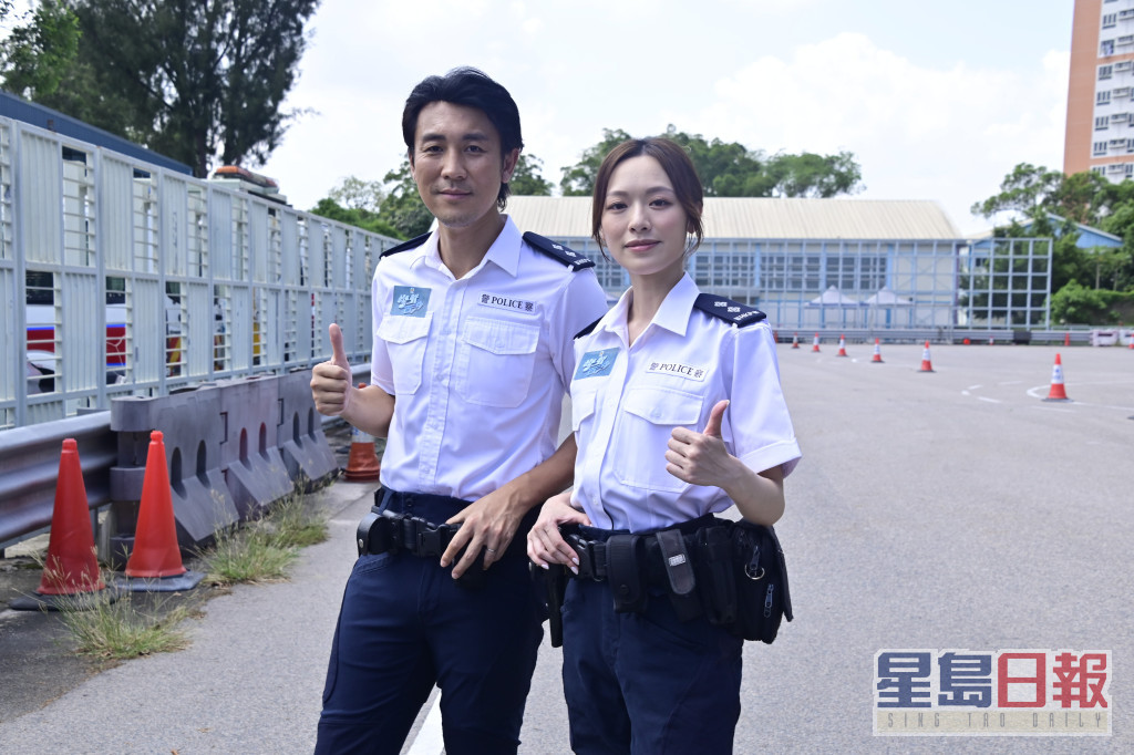冯盈盈与谭俊彦到粉岭为节目《警声百二秒》录影。