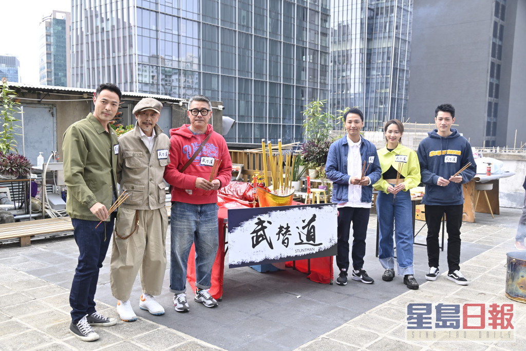 刘俊谦、蔡思韵、张达伦及伍允龙等到观塘出席新片《武替道》开镜拜神仪式。