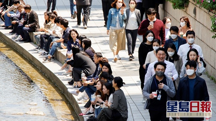 调查指南韩民众有抑郁及自杀倾向比率，仍较疫情爆发前为高。AP资料图片
