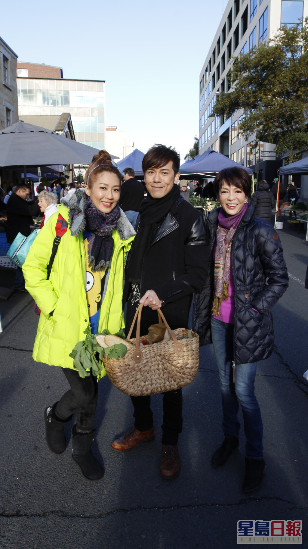 陳敏之與鄭裕玲和好拍檔沈震軒(左)到澳洲墨爾本拍攝節目《Do姐去Shopping》。